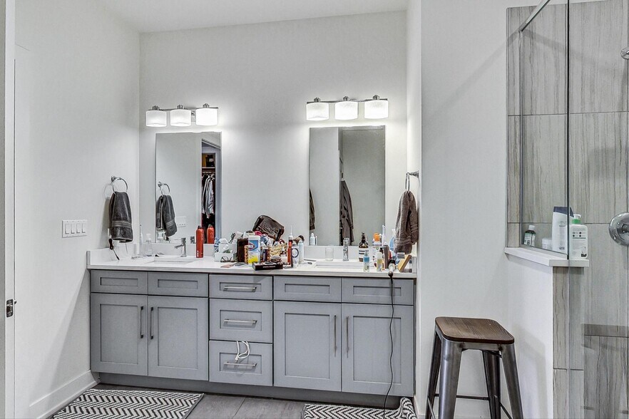 Building Photo - 3620 W Irving Park Rd