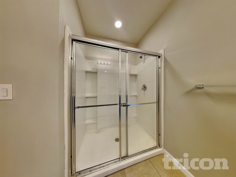 Building Photo - 4262 Roberta Dr