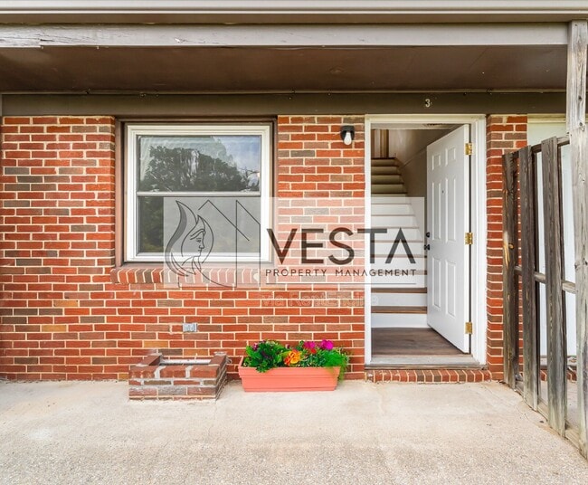 Building Photo - 26 Reid St