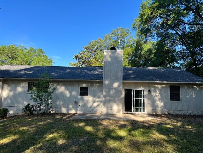 Building Photo - 185 Hickory Tree Ln