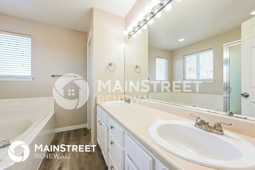 Building Photo - 2911 S Tower Way