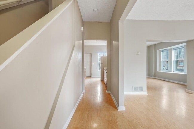 Building Photo - 320-322 E 12th Avenue