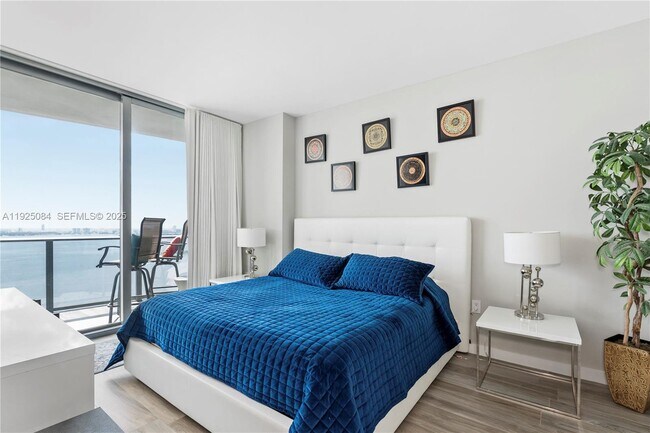 Building Photo - 460 NE 28th St