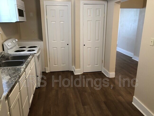 Building Photo - 1032 37th St