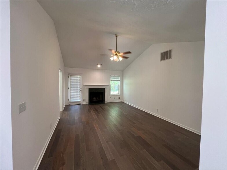 Building Photo - 678 Arbour Way