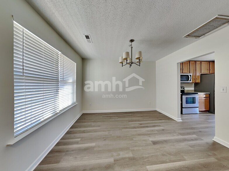 Building Photo - 611 Westbury Way