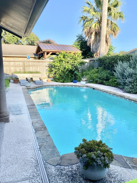 Primary Photo - 4942 Cherry Hills Dr