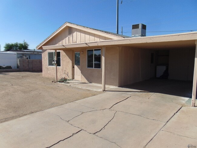 Building Photo - 2070 E La Mesa St