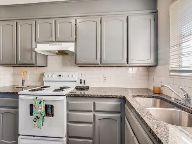 Building Photo - 7500 Chapin Rd