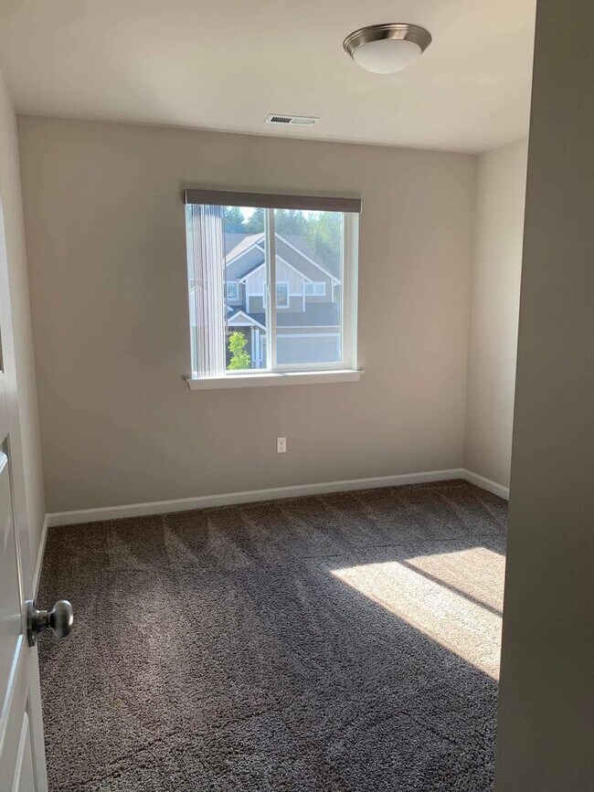 Building Photo - Spacious 4-Bedroom Corner Lot Home with Bonus Room, A/C & Updated Kitchen
