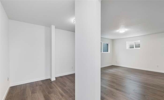 Building Photo - 2323 Oak Dr