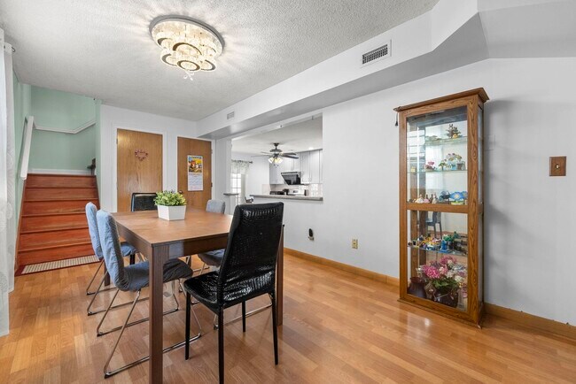 Building Photo - 77 W 17th St