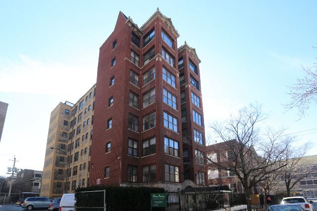 Building Photo - 941 W Carmen Ave