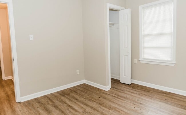 Building Photo - 2780 Hall Dr SE