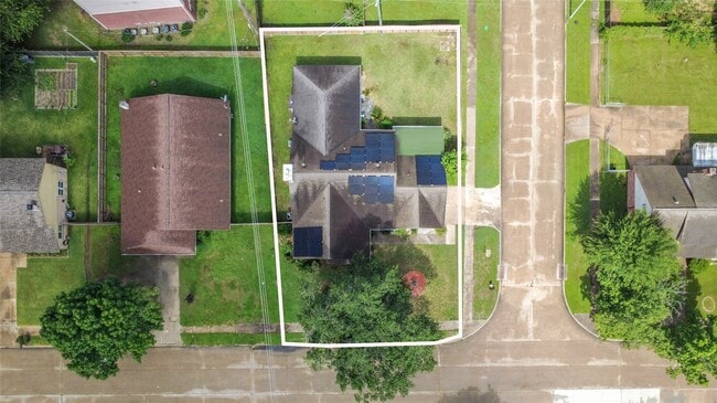 Building Photo - 15719 Baytree Dr