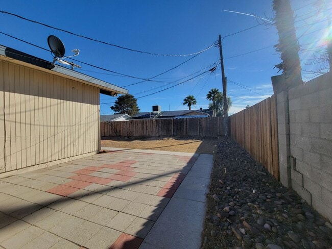 Building Photo - Renovated Single Family Home!  Large backy...