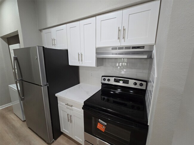 Building Photo - 1818 Augusta Dr