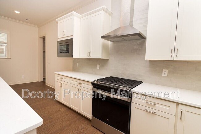 Building Photo - 6908 Roberta Ln