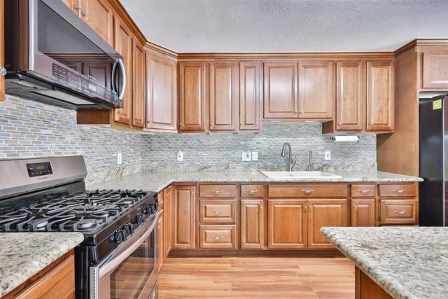 Building Photo - 893 Crest Dr
