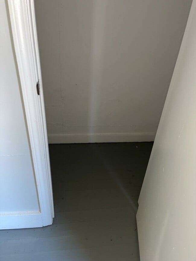 Building Photo - 213 C St