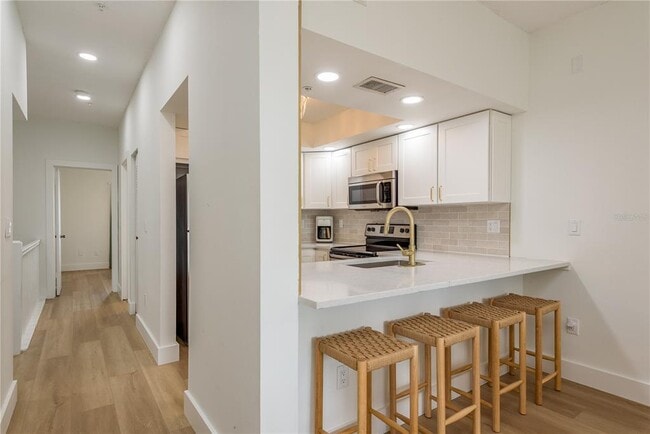 Building Photo - 320 ISLAND Way