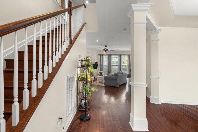 Building Photo - 3 Bed 2.5 Bath Home with 2 Car Garage and Fenced Backyard