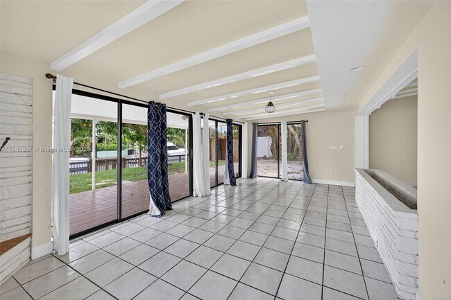 Building Photo - 2606 Gulfstream Ln