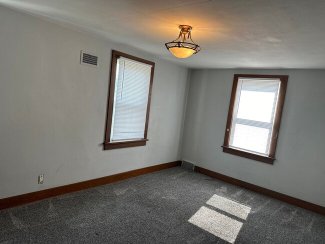 Building Photo - 1617 W Monroe St
