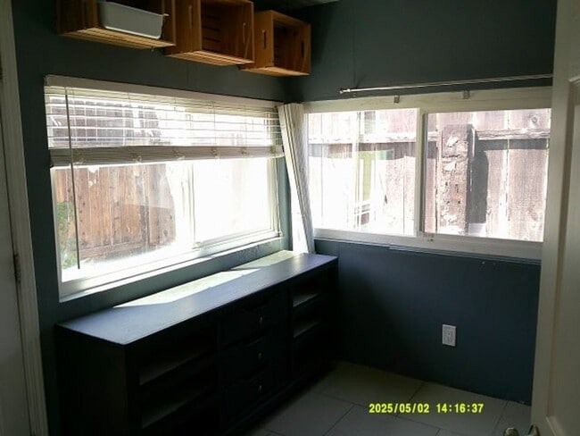 Building Photo - 3 N College St