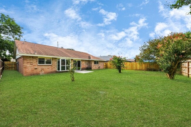 Building Photo - 4015 Lufborough Dr