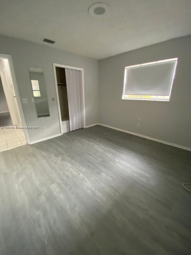 Building Photo - 5425 NW 16th Ct