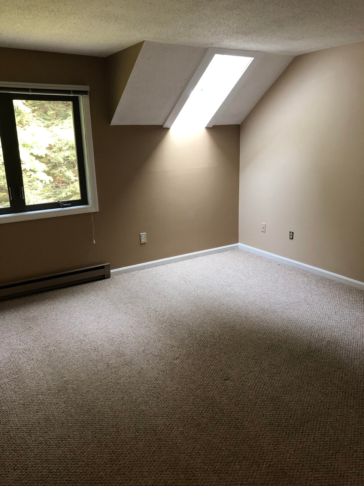 master bedroom - 292 Woodhaven Dr