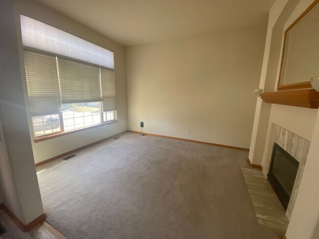 Building Photo - Large Home in Piney Creek