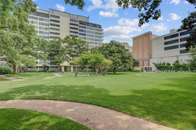 Building Photo - 2701 Westheimer Rd