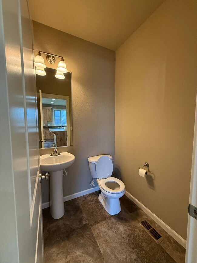 Building Photo - NEW Listing!! Beautiful home in Airway Hei...