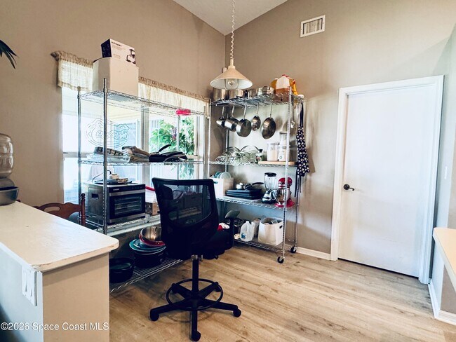 Building Photo - 2065 Thistle Dr