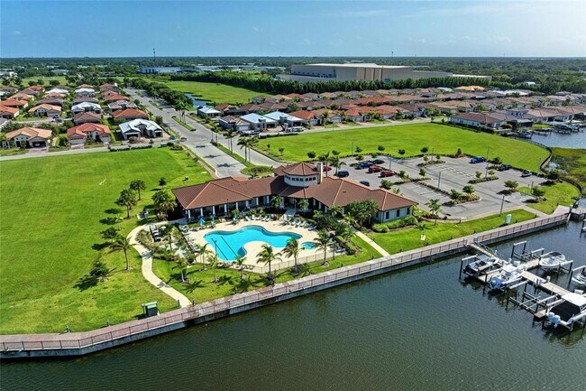 Building Photo - 2322 5th St E