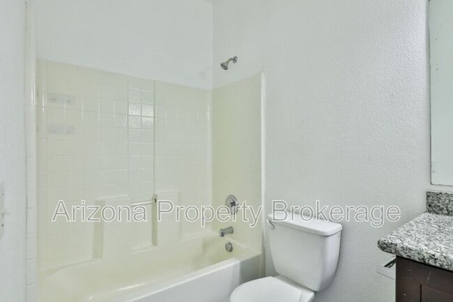 Building Photo - 13264 W Ventura St