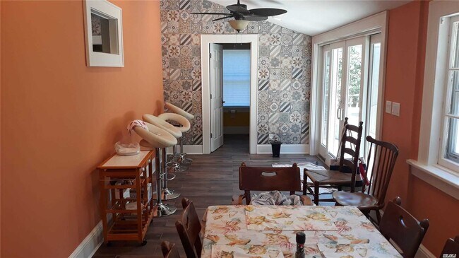 Building Photo - 107 Bungalow Ln