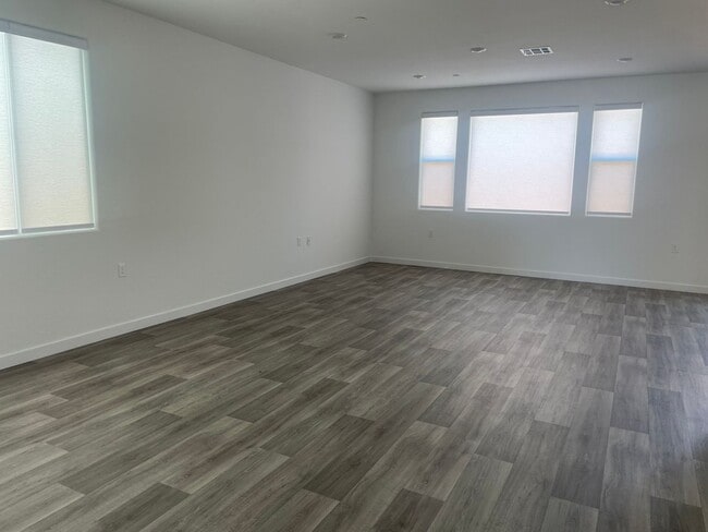 Building Photo - Modern Single-Story Home with Open Layout and Expansive Views