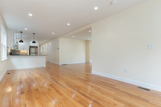 Building Photo - 48 W Tremlett St