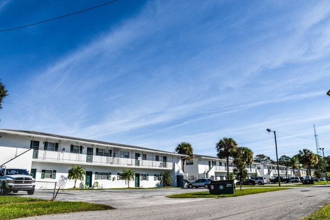 Building Photo - Louisiana Apartments