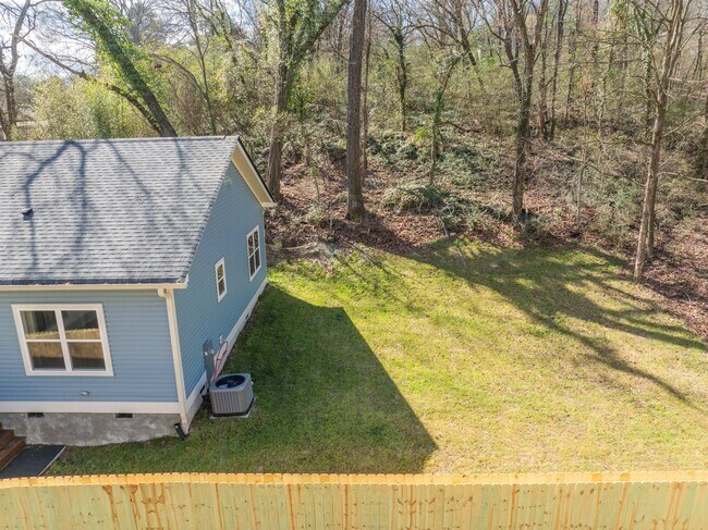 Building Photo - 719 Donaldson Rd