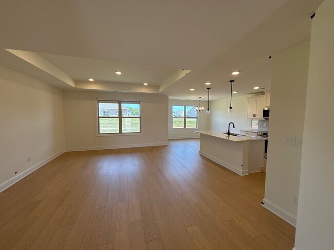 Building Photo - 205 Cave Lk Dr