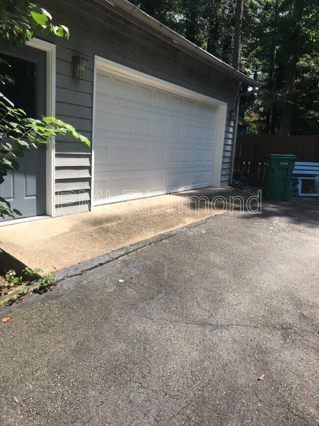 Building Photo - 10107 Hearthrock Ct