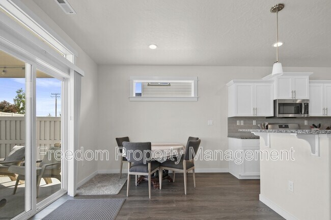 Building Photo - 6218 W los Flores Dr