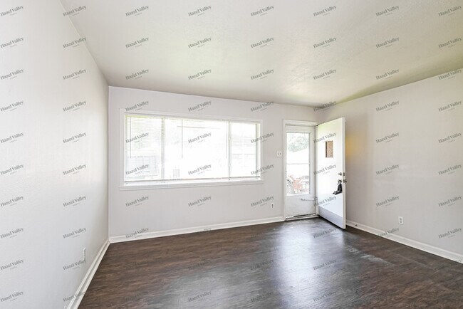 Building Photo - 130 St Daniel Ln