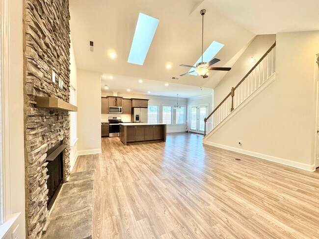 Building Photo - Updated 3 Bedroom High Point Condo with Large Bonus Room!
