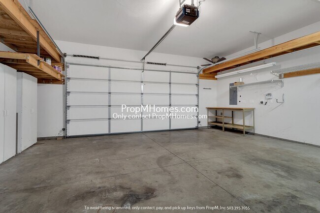 Building Photo - Luxury Four Bedroom Home in Oregon City!