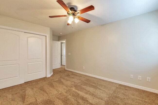 Building Photo - AVAILABLE NOW  — SPACIOUS & BEAUTIFUL Bountiful Meadows Home.